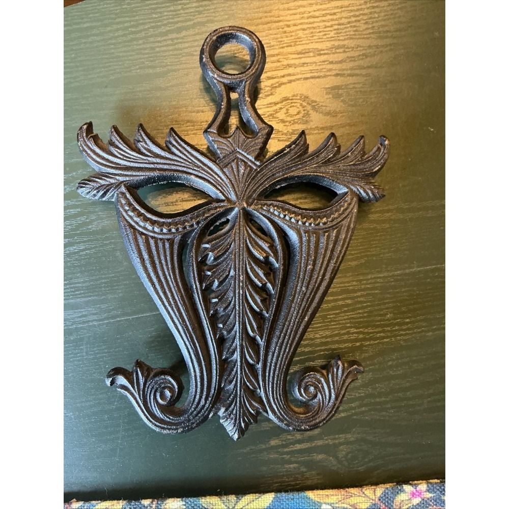 VTG 8" Cast Iron Trivet Virginia Metalcrafters Doodlers Dream Black Gothic